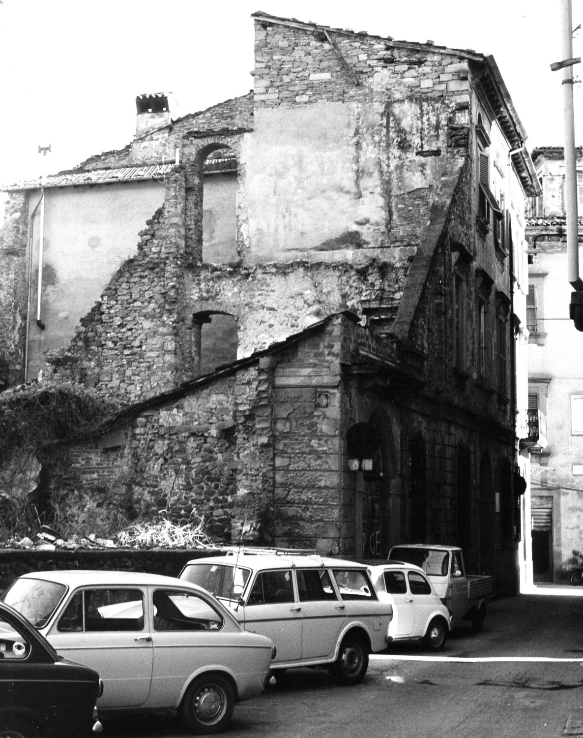 Castelnuovo, Via Vallisneri